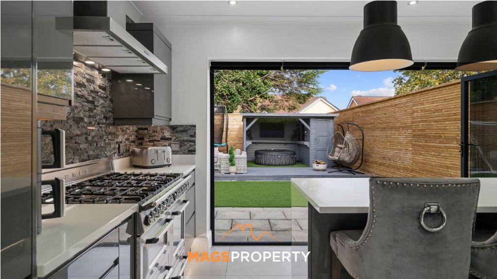 Property photo 2 of 30