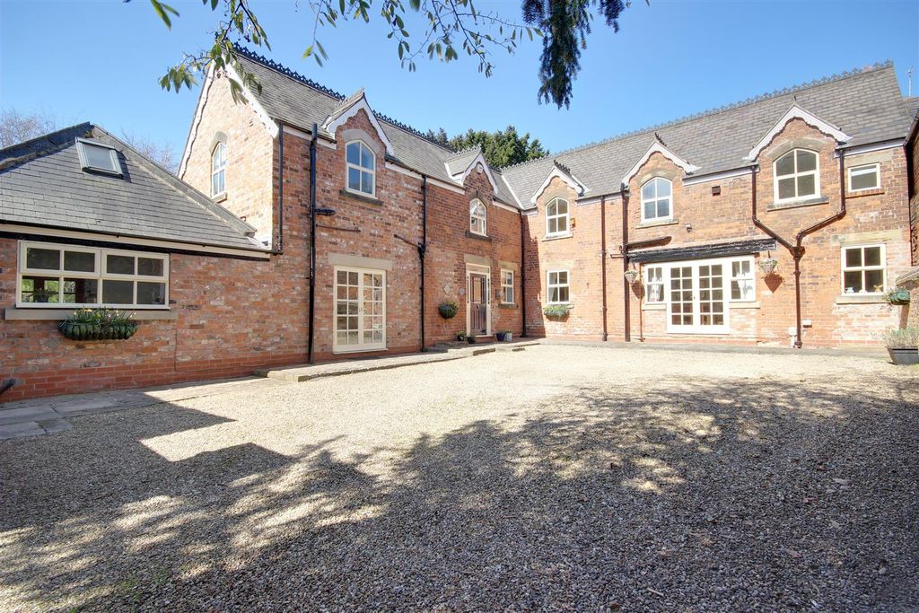 Property photo 3 of 32 Introduction
