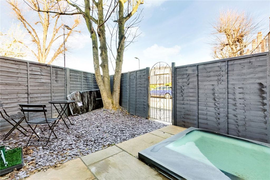 Property photo 3 of 6