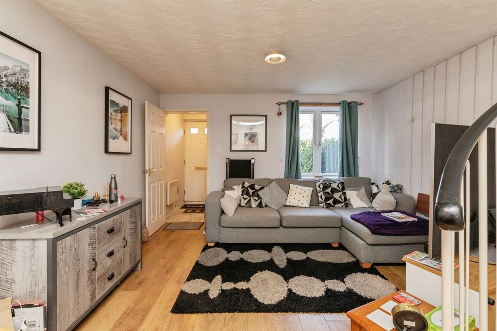 Property photo 2 of 25