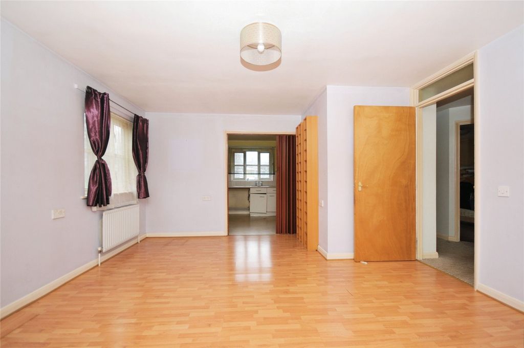 Property photo 2 of 12 Picture No. 24