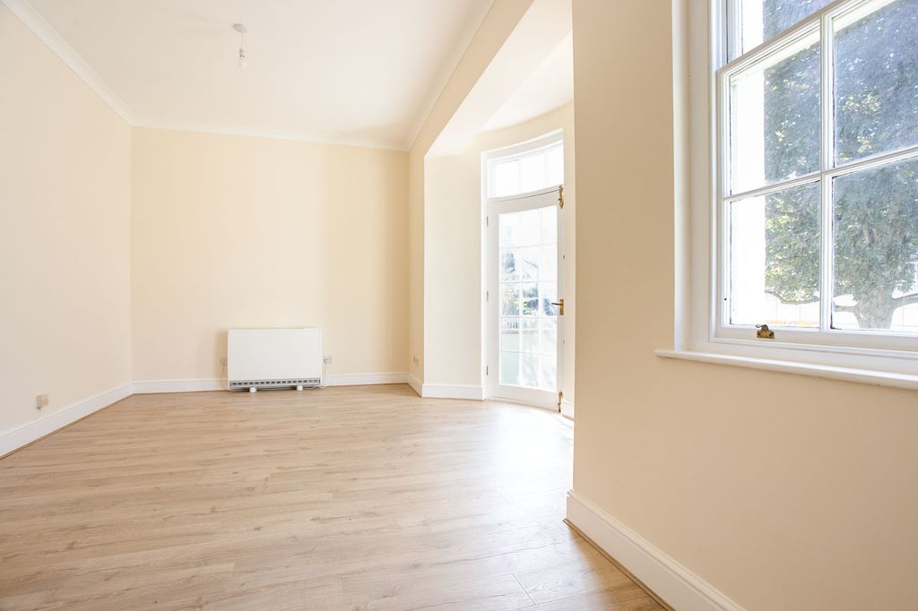 Property photo 3 of 10 3