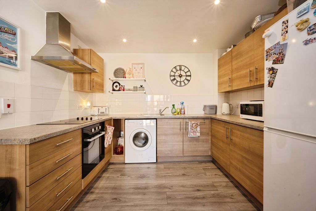 Property photo 2 of 10 Kitchen