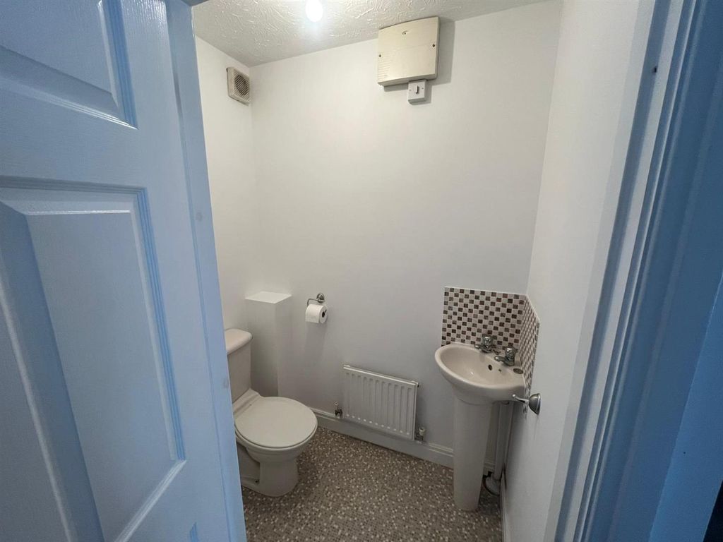Property photo 3 of 18 Downstairs Bathroom.Jpg