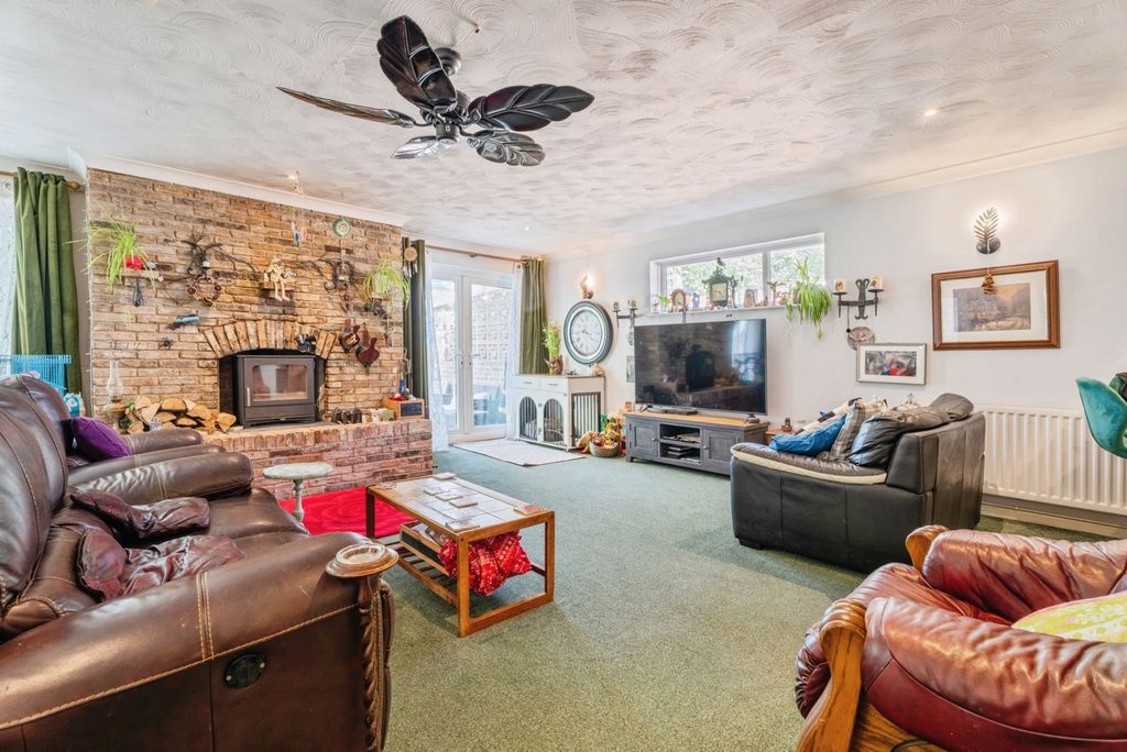 Property photo 3 of 23 Pbox-Img.Jpg