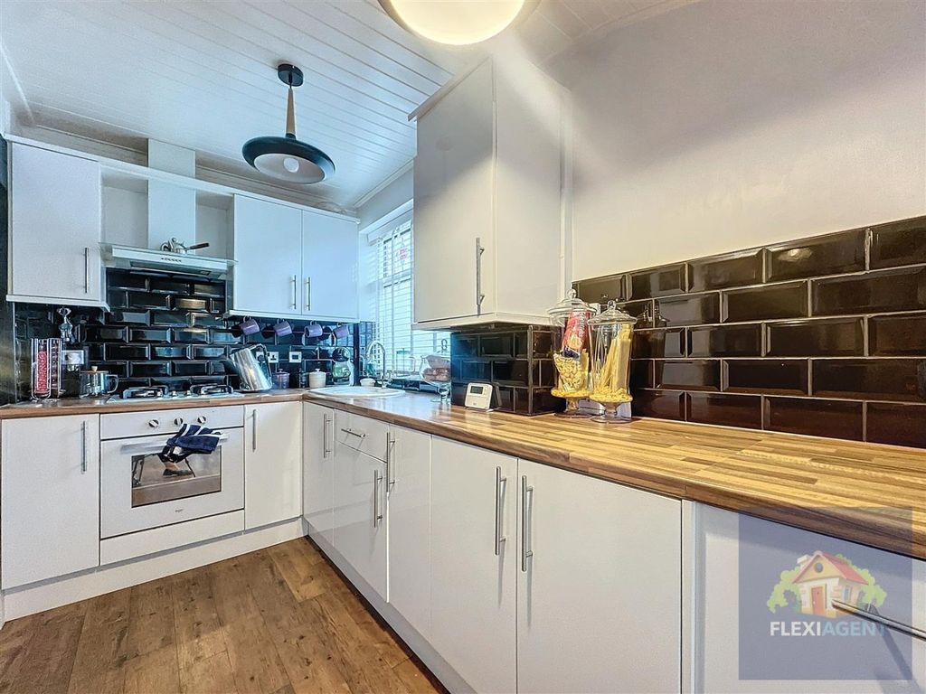 Property photo 3 of 25 4502774