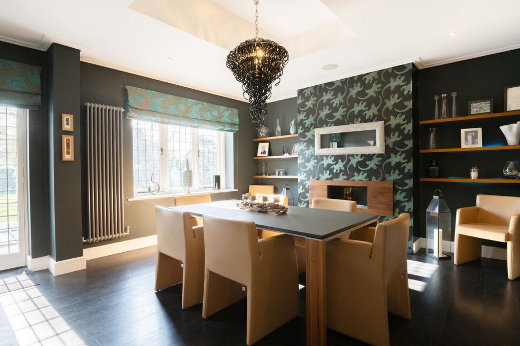 Property photo 3 of 19 Dining Room