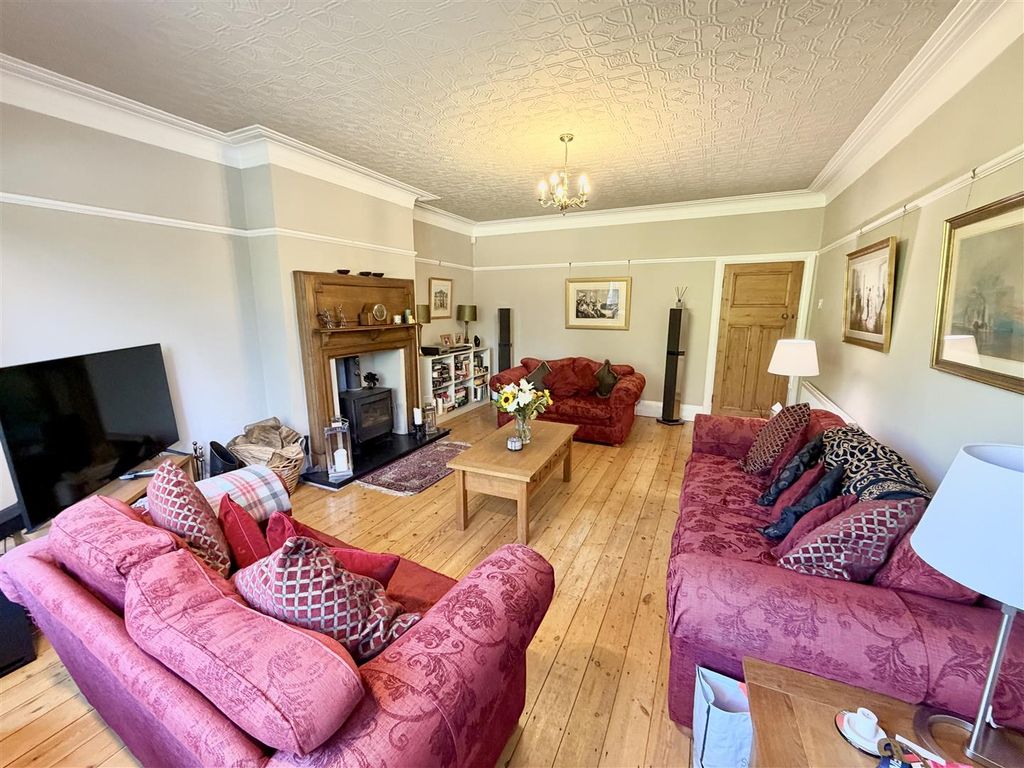 Property photo 3 of 23