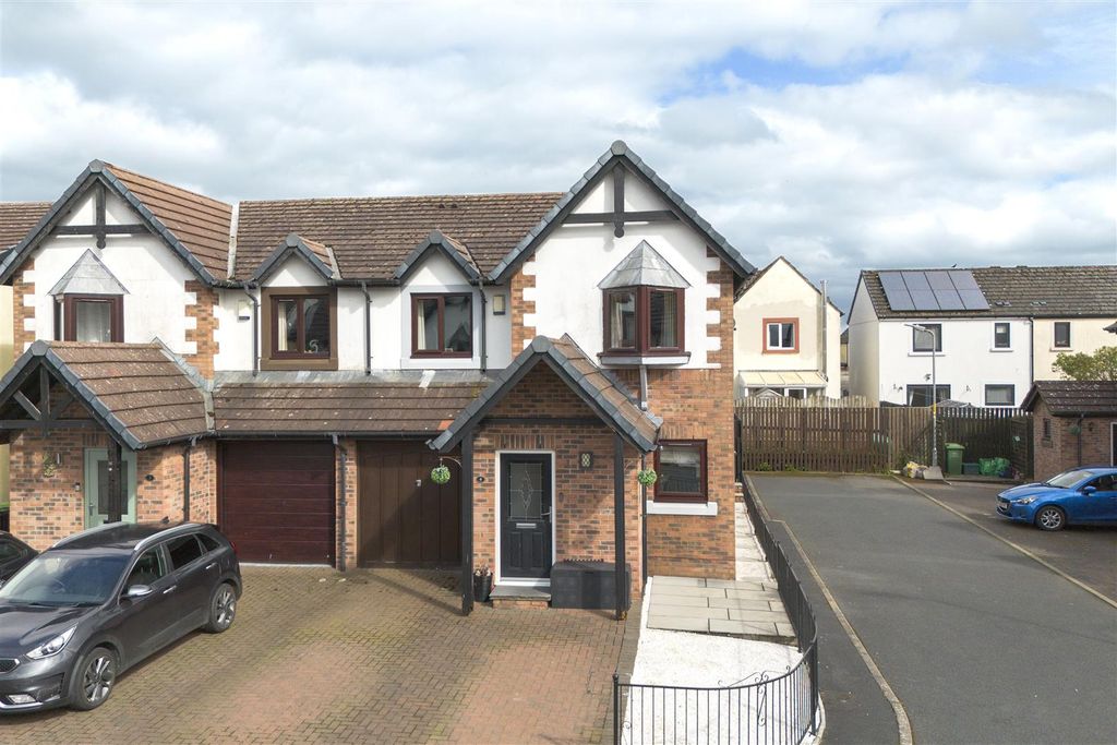 Property photo 1 of 21 4 Haweswater Close