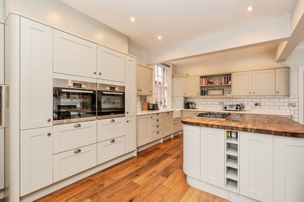 Property photo 3 of 27 Photo