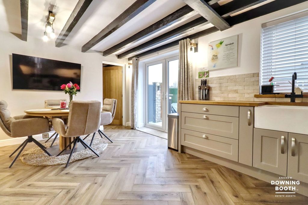 Property photo 3 of 32