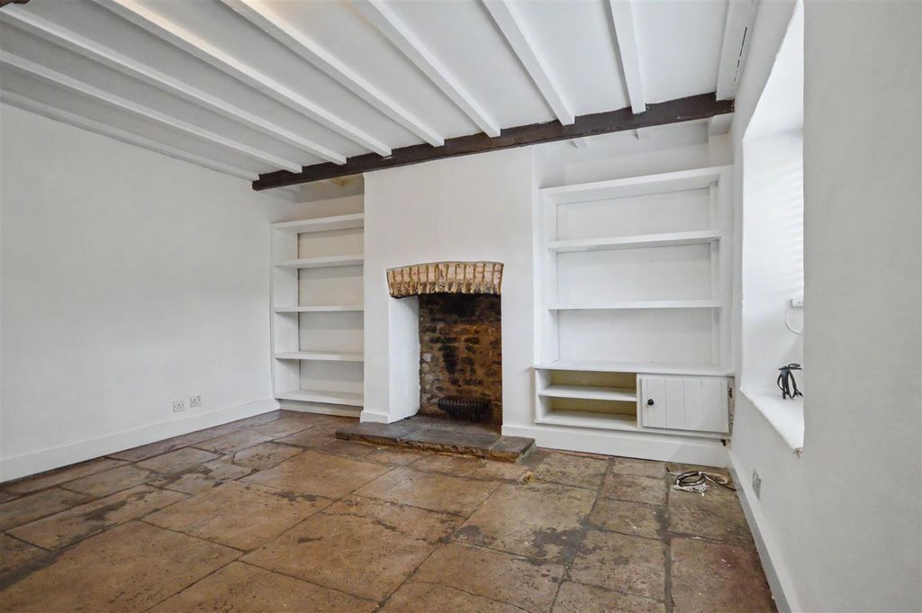 Property photo 3 of 20 Lounge (3).Jpeg