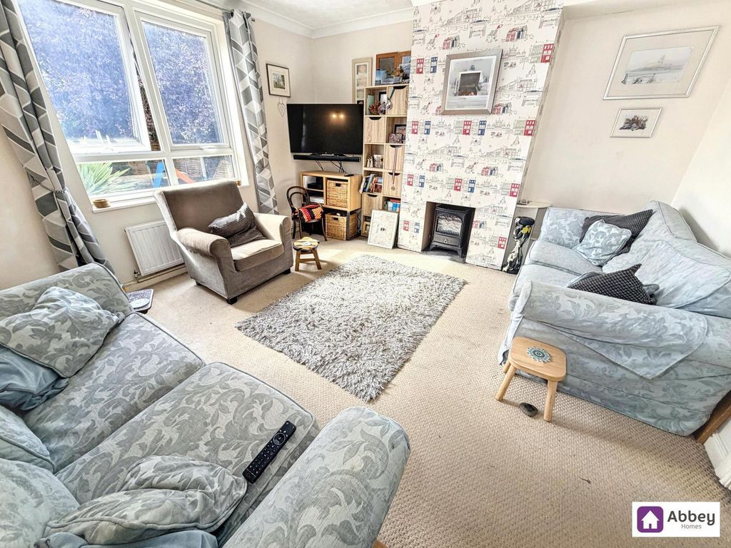 Property photo 2 of 14 Lounge