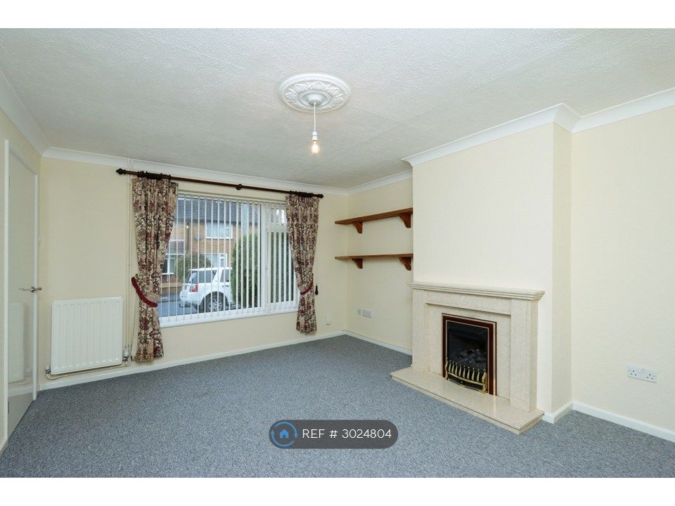 Property photo 3 of 20 Living Room