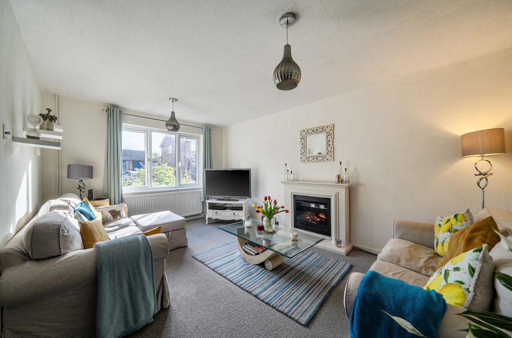 Property photo 3 of 16 Living Room