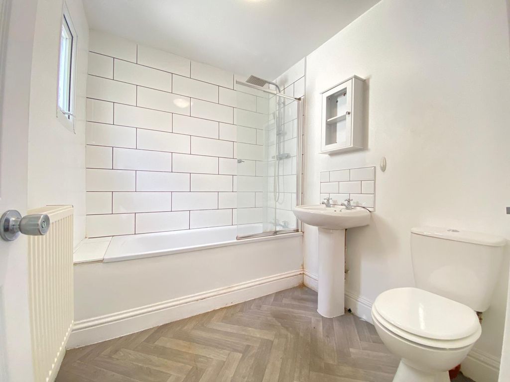 Property photo 3 of 5 Photo