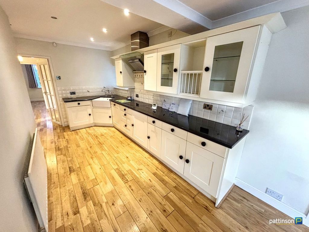 Property photo 2 of 25