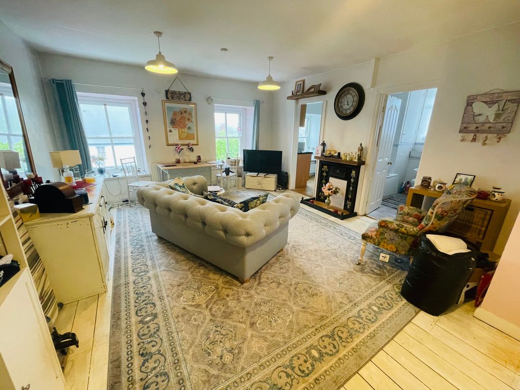 Property photo 2 of 6