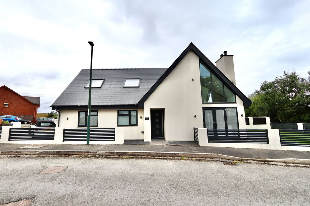 Property photo 1 of 52