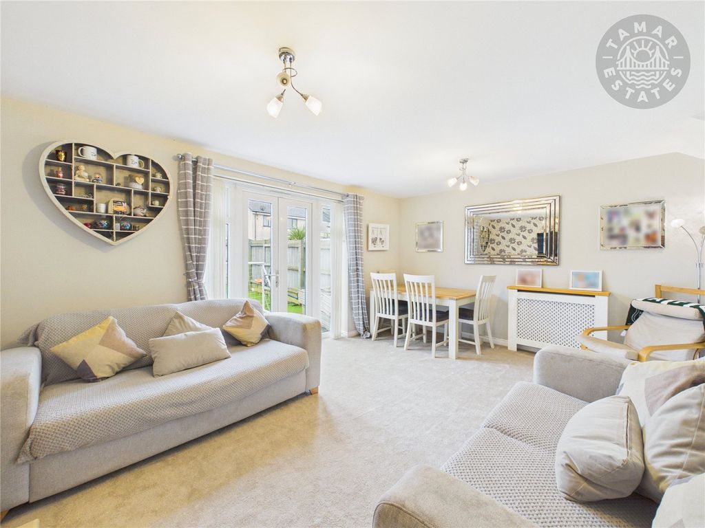 Property photo 2 of 12 Lounge/Dining Room