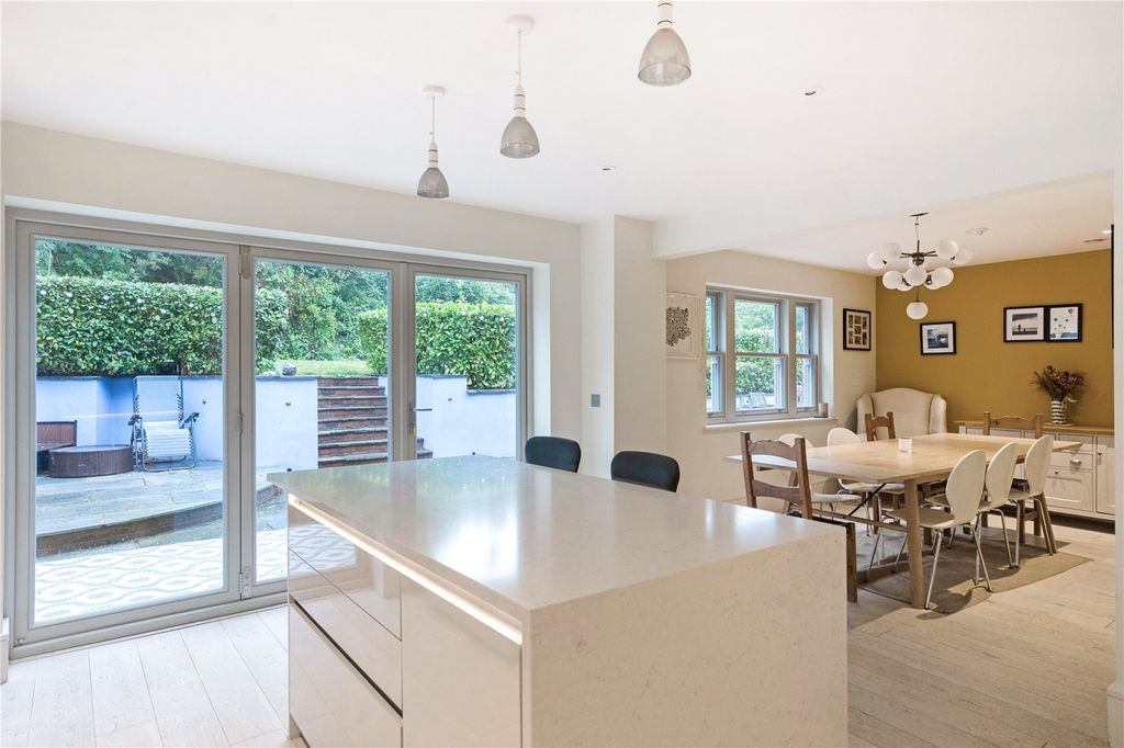 Property photo 3 of 16 Kitchen/Dining
