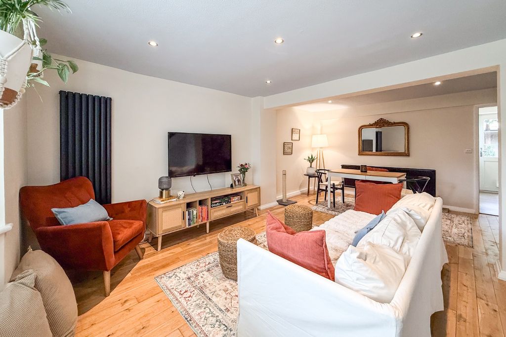 Property photo 2 of 17 5162376