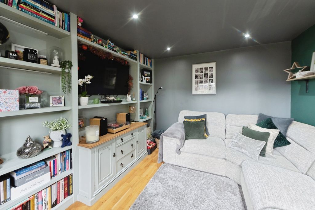 Property photo 2 of 23 Pbox-Img.Jpg
