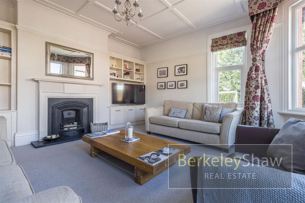 Property photo 2 of 35 Victoria Avenue