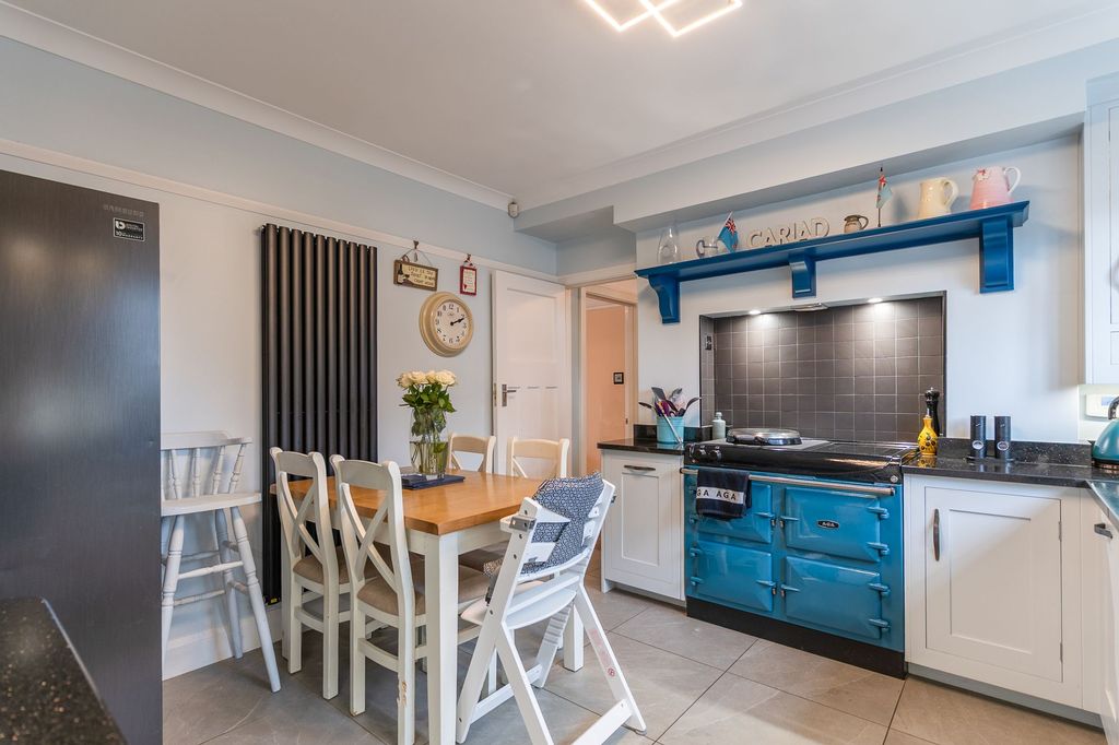 Property photo 3 of 35