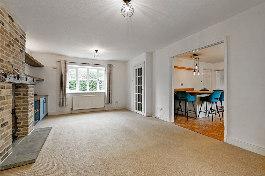 Property photo 2 of 10 Sitting Room