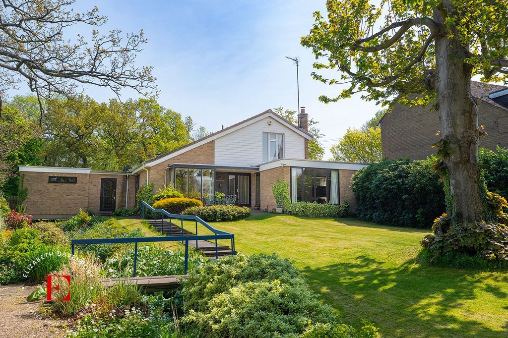 Property photo 2 of 27