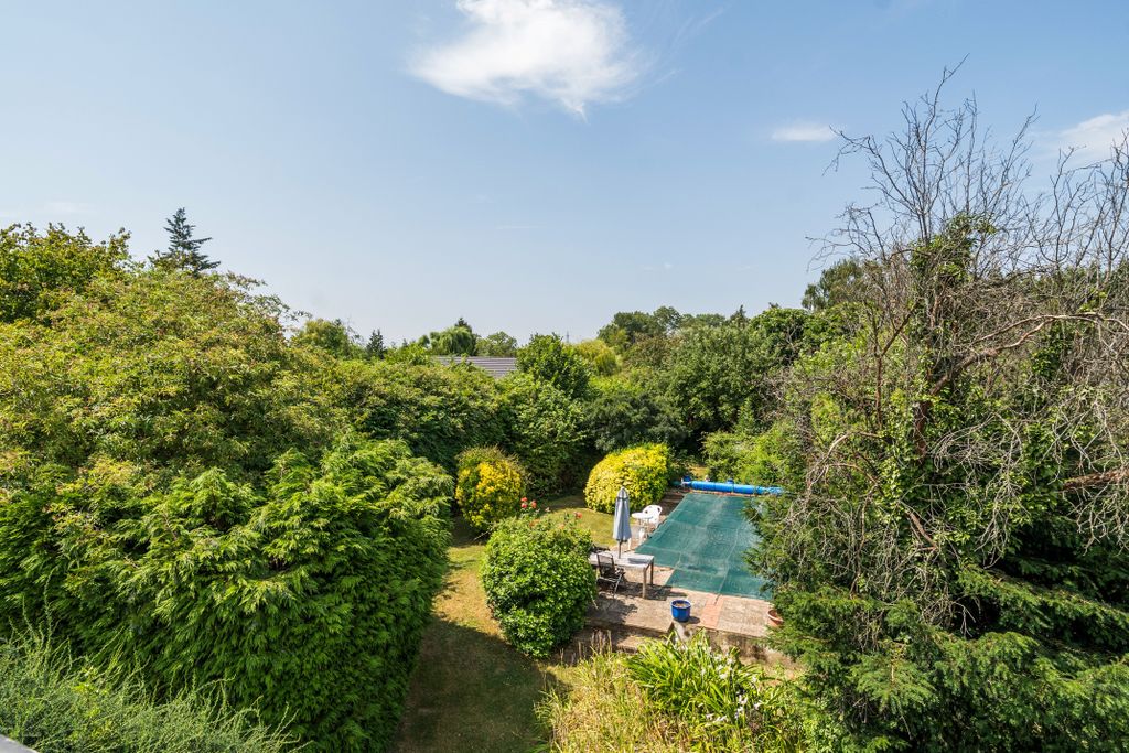 Property photo 2 of 18