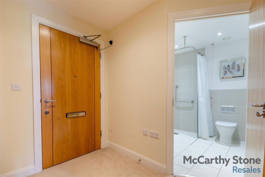 Property photo 2 of 23 8646297-Interior05.Jpg