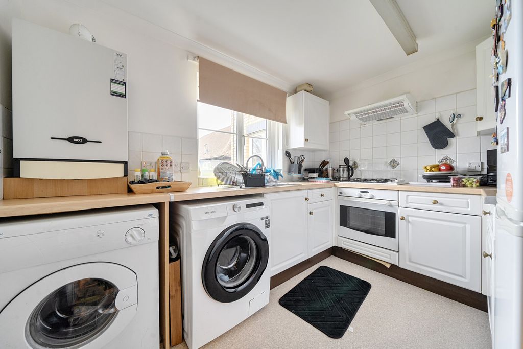 Property photo 2 of 7 Kitchen