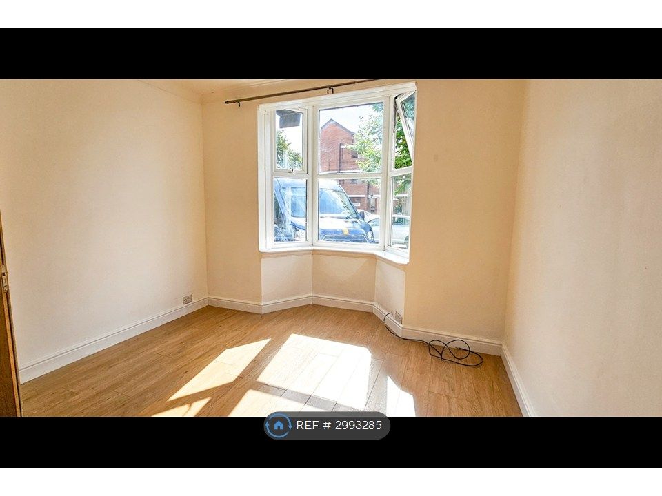 Property photo 3 of 6 Living Area