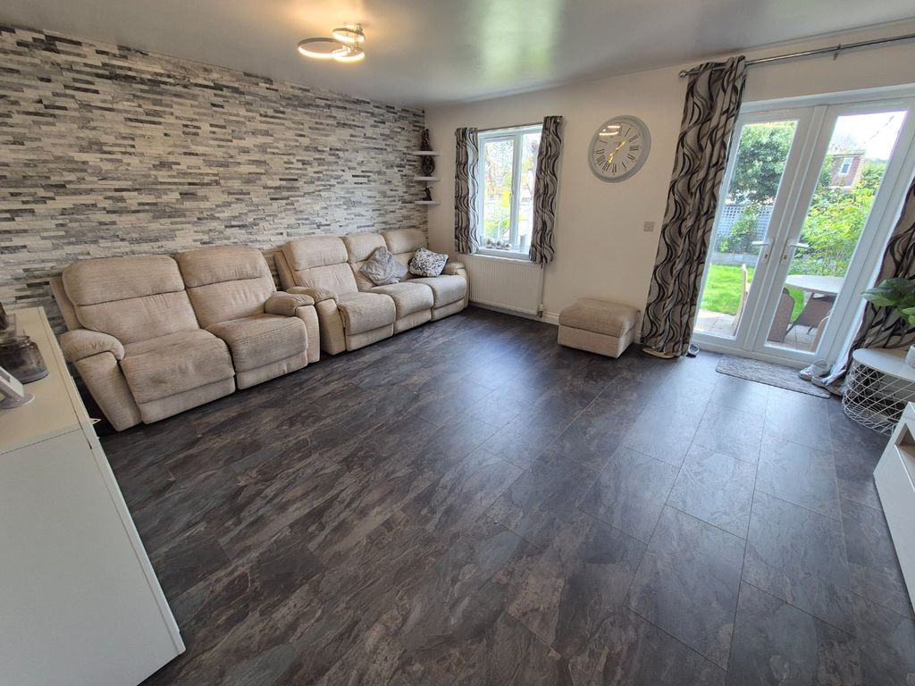 Property photo 3 of 10 5056292