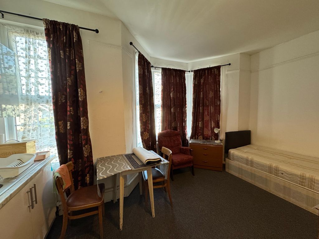 Property photo 1 of 7 Ebef55Bb-066c-478B-Afbf-0757525504d2