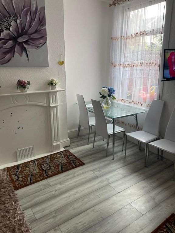 Property photo 3 of 10 Dining Room
