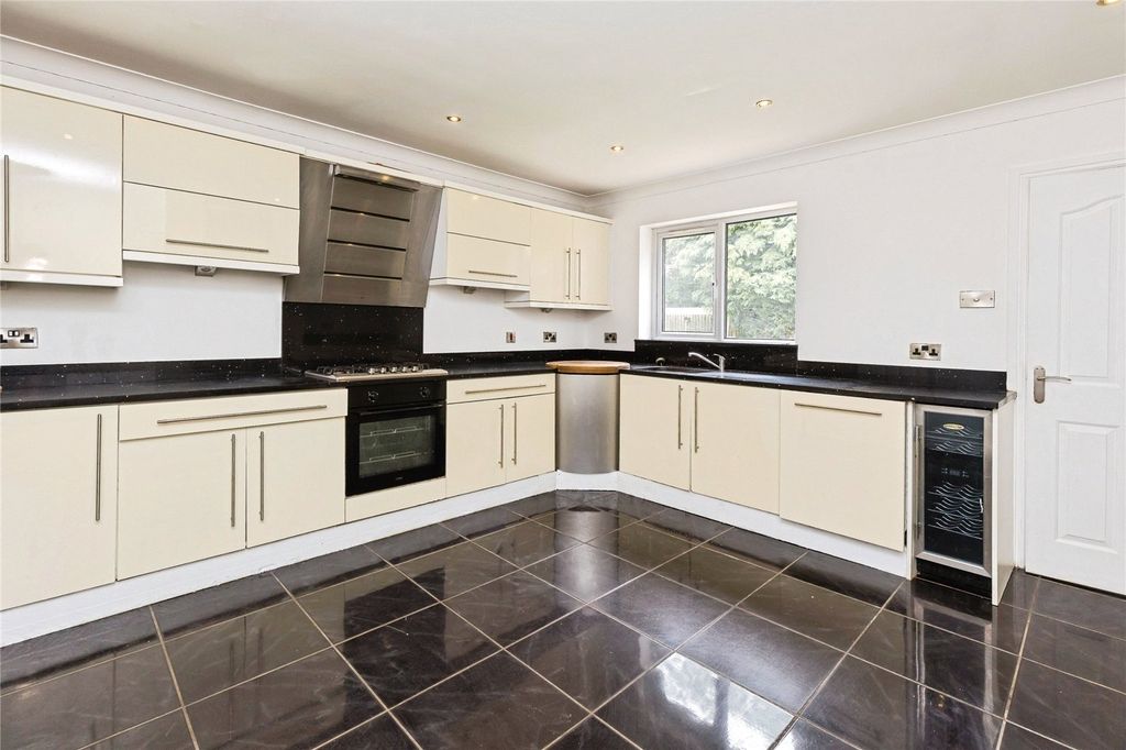 Property photo 3 of 22 Kitchen