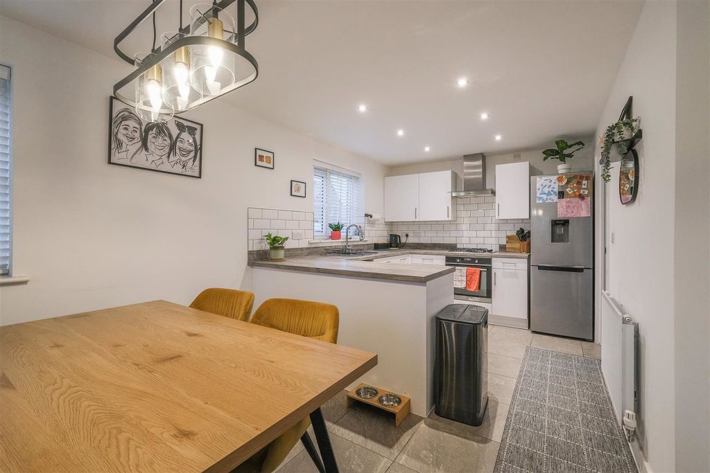 Property photo 3 of 24