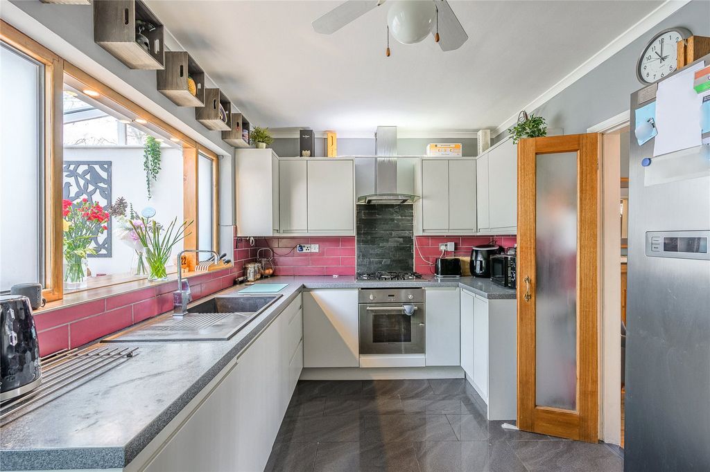 Property photo 3 of 22 Picture No. 21