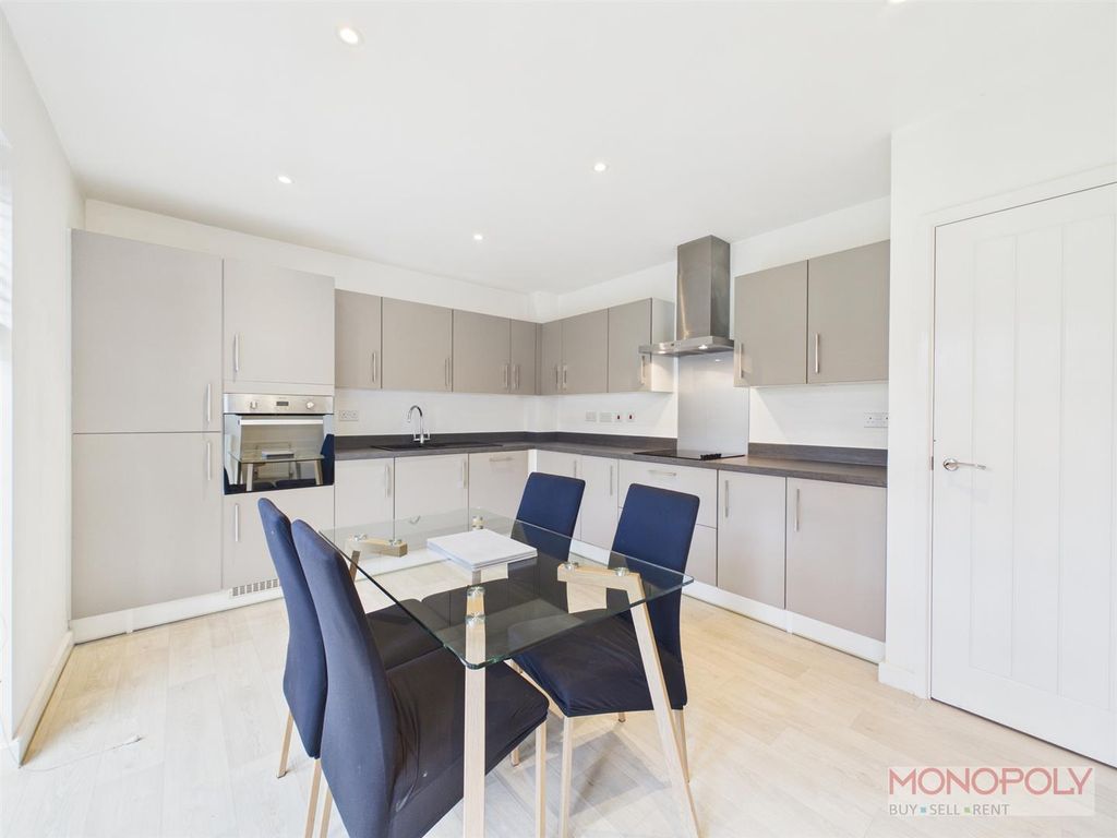 Property photo 2 of 21 Cam01943G0-Pr0657-Still005.Jpg