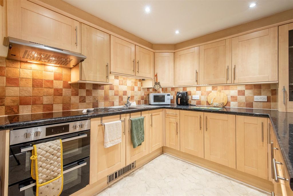 Property photo 3 of 16 Kitchen