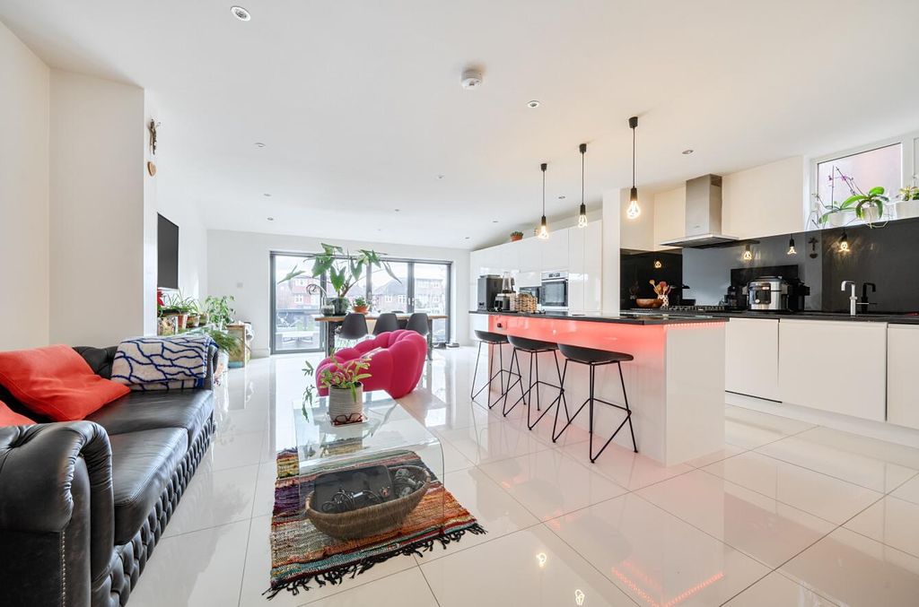 Property photo 2 of 26 1402284-12-696F6Ca2044B8.Jpg