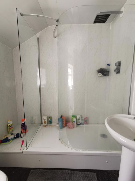 Property photo 3 of 6 Bathroom