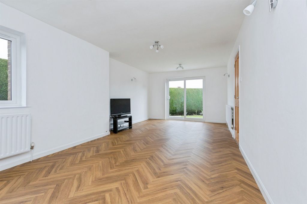 Property photo 2 of 27