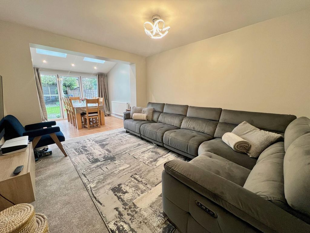 Property photo 2 of 25 Living Room/Dining