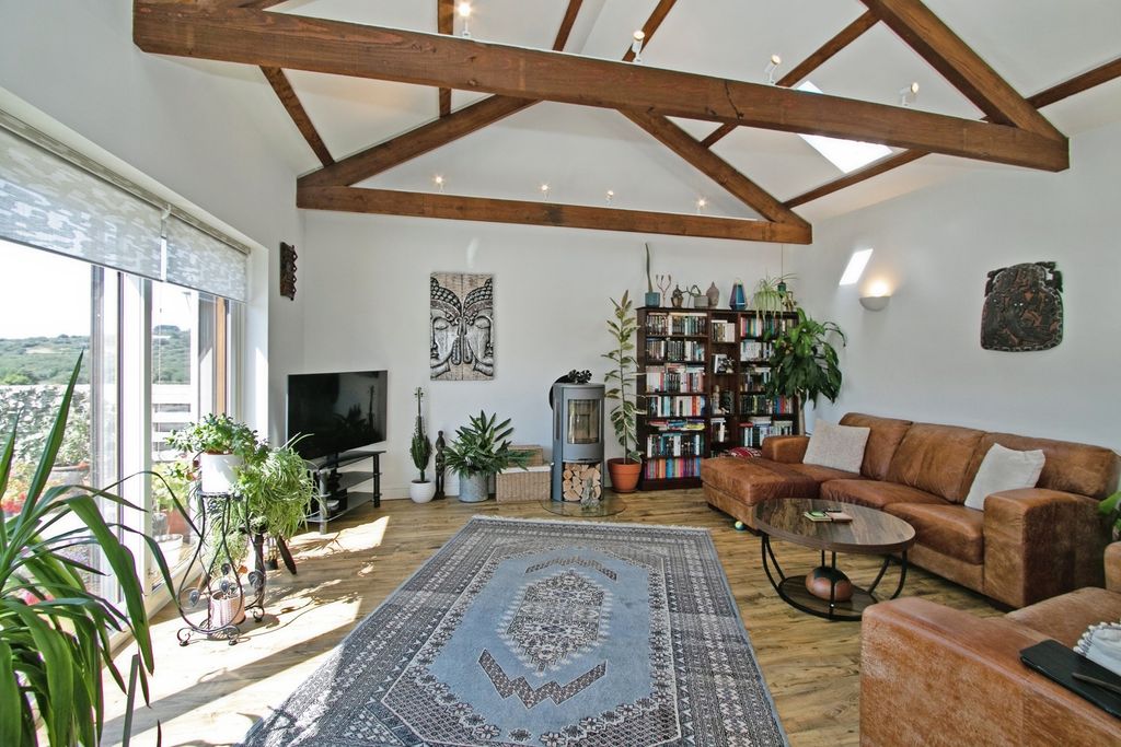 Property photo 2 of 18 Pbox-Img.Jpg