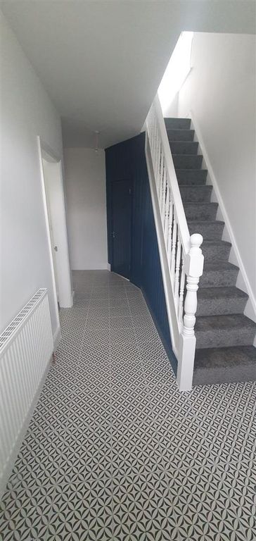 Property photo 3 of 21 Entrance Hallway
