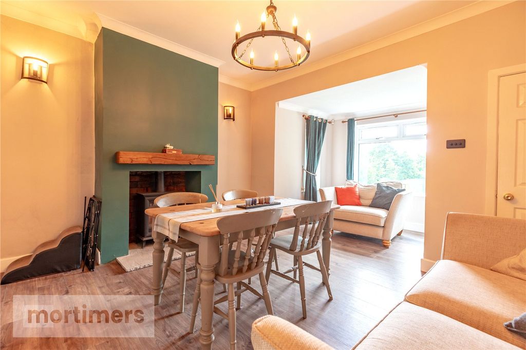 Property photo 3 of 18 Living Room